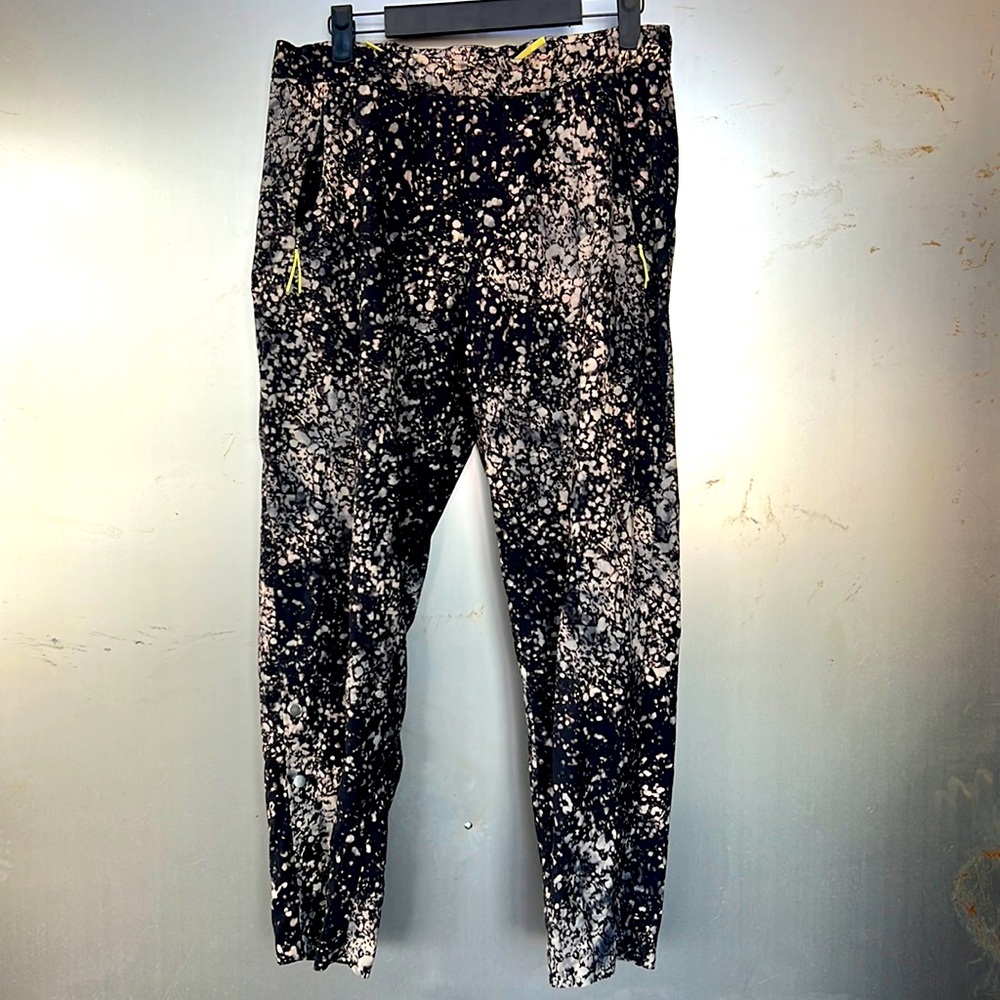 Lulu lab all over cropped pant